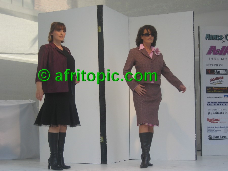 ../Images/Krefeld-Strssenmodenschau-2005 438.jpg